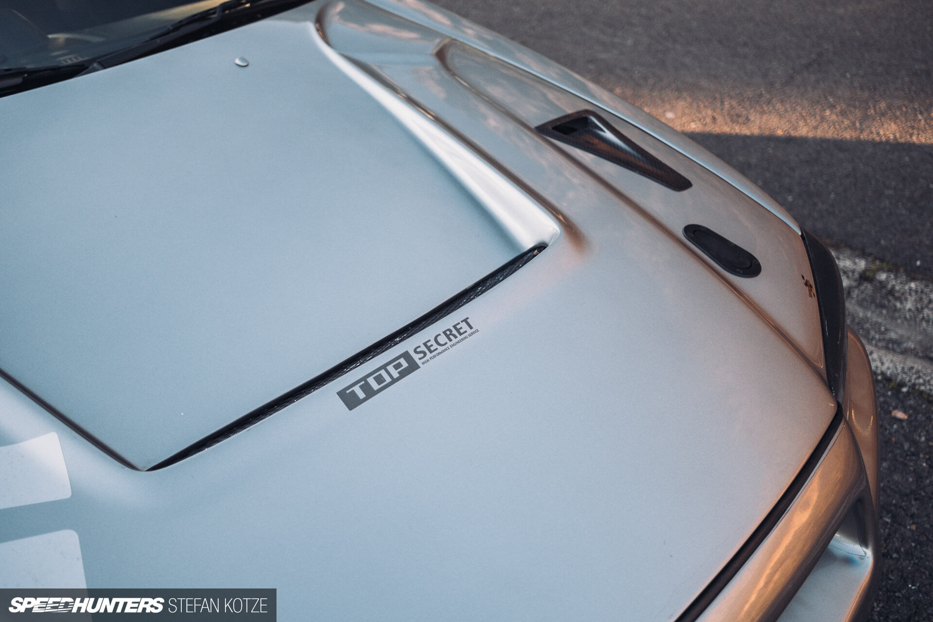 Hood of the Nissan Skyline R34 GT-R