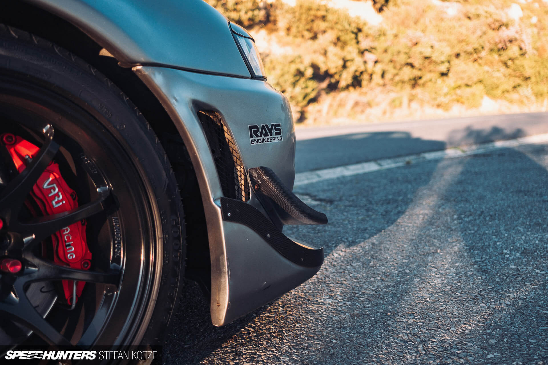 Rifgt left bumper of the Nissan Skyline R34 
                    GT-R