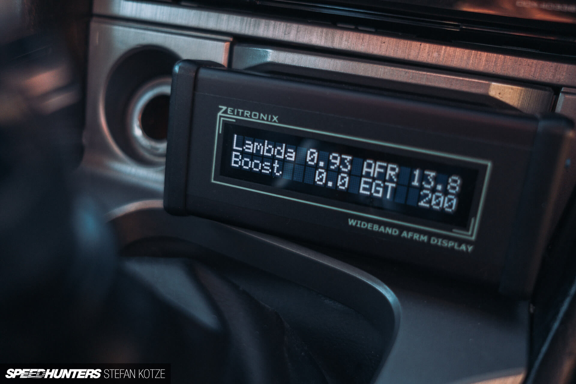 Multi-function display (MFD) of the Nissan 
                    Skyline R34 GT-R