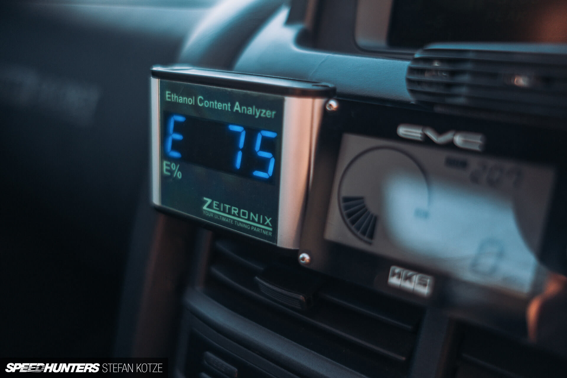 Multi-function display (MFD) of the Nissan 
                    Skyline R34 GT-R