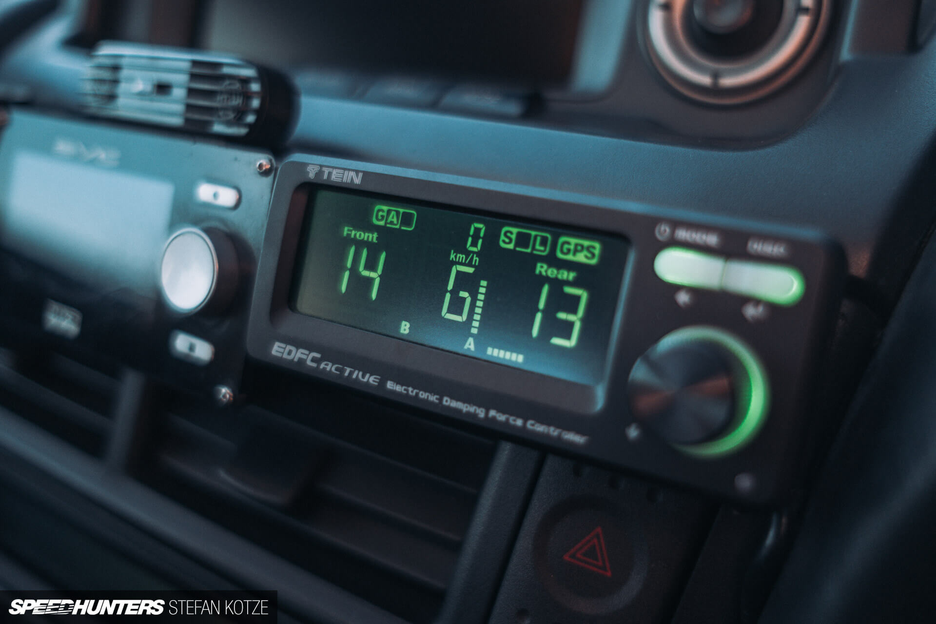 Multi-function display (MFD) of the Nissan 
                    Skyline R34 GT-R